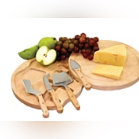 This is an NFL 50th Super Bowl Circo Cheese Board and Tools set by Picnic Time - Picture 1 of 7